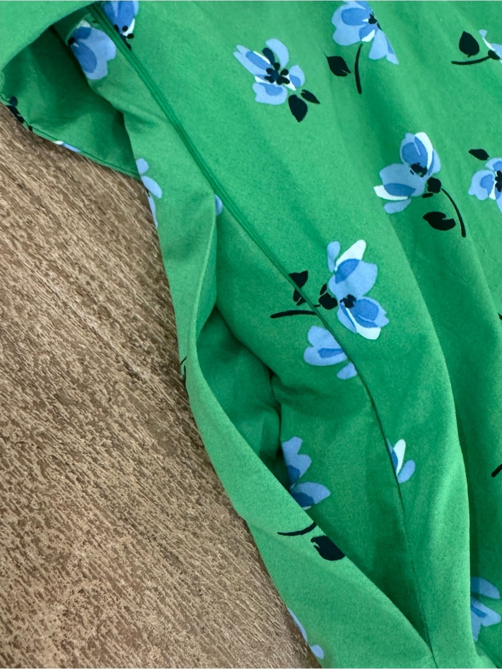 Kate Spade Green Floral Ruffle V-Neck Dress with tie belt size 2 - Picture 6 of 8